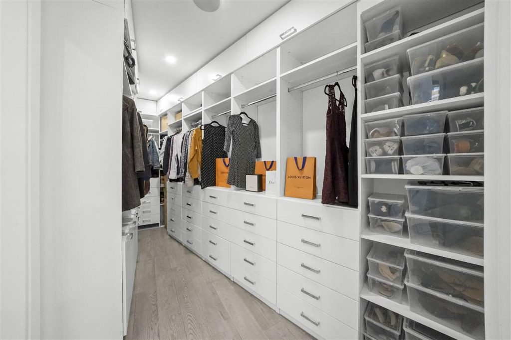 1672 HARBOUR DRIVE, Vancouver