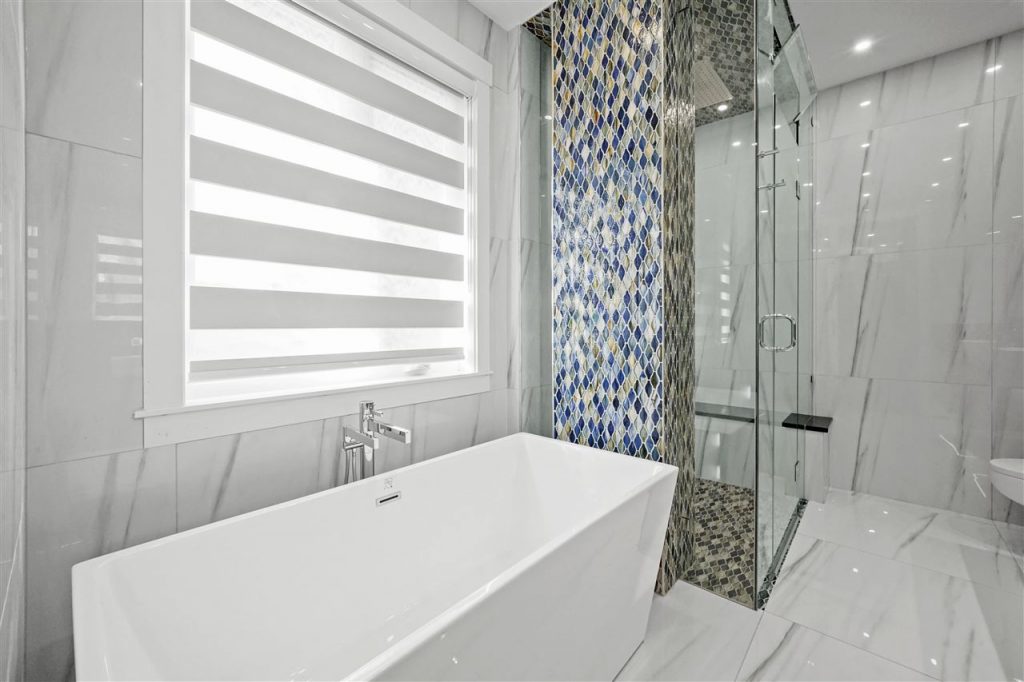 1672 HARBOUR DRIVE, Vancouver