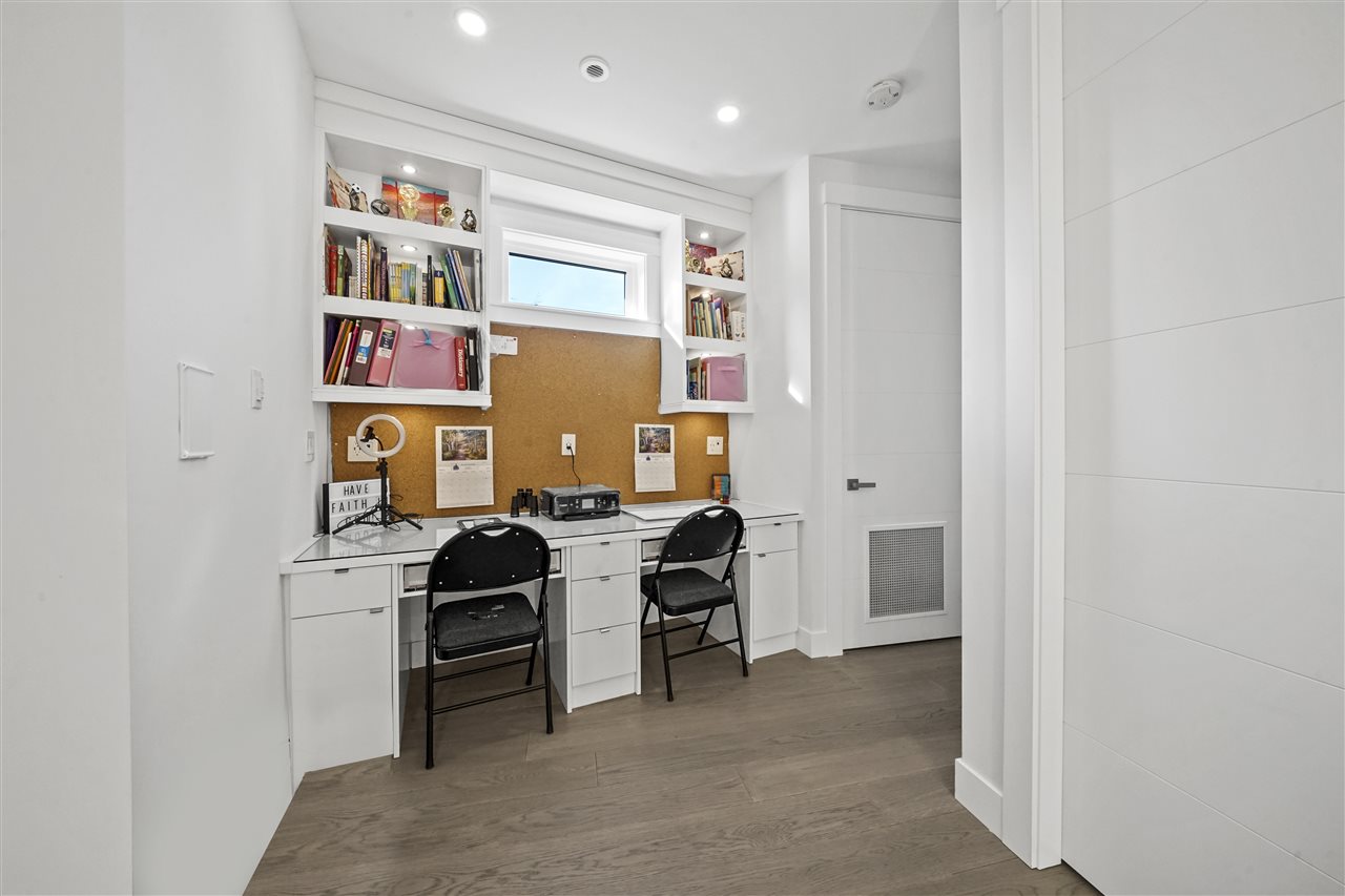 1672 HARBOUR DRIVE 33