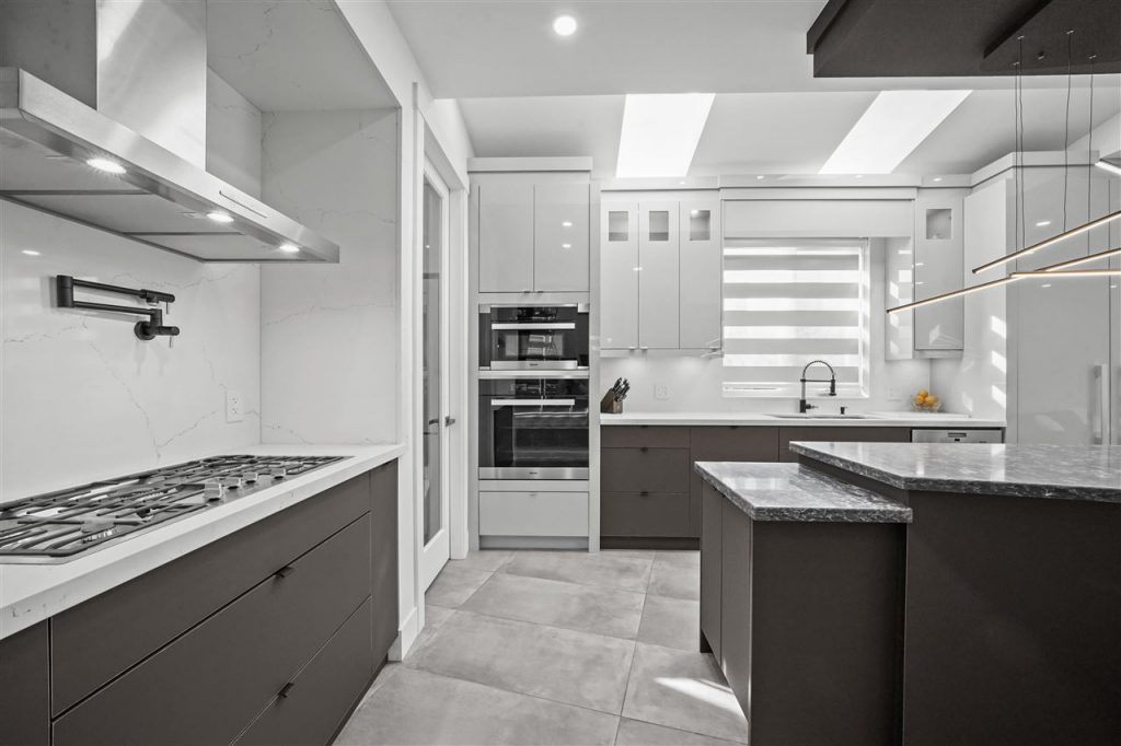 1672 HARBOUR DRIVE, Vancouver