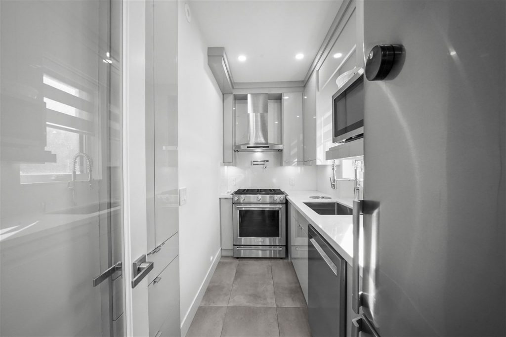 1672 HARBOUR DRIVE, Vancouver
