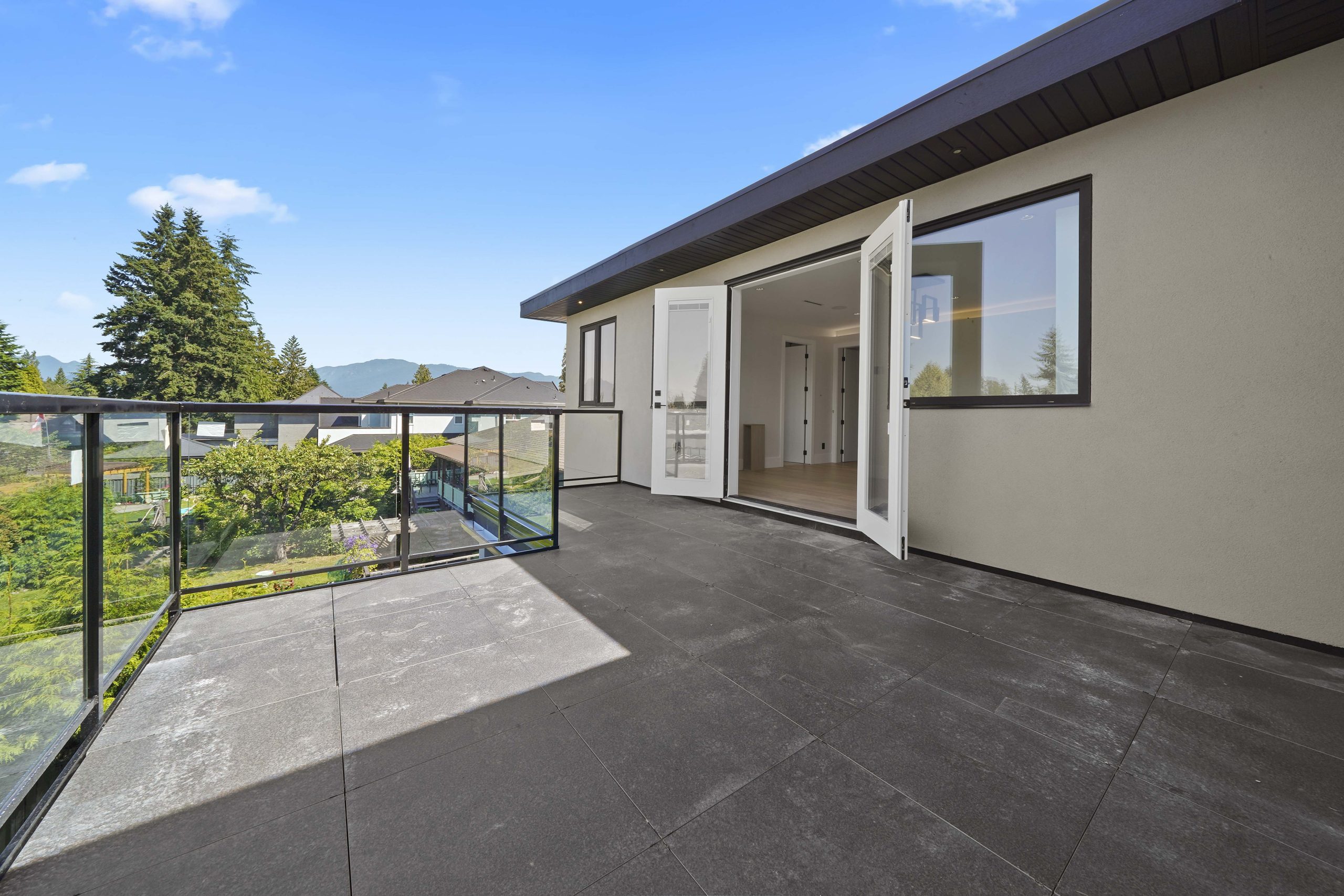 822 Poirier St. Coquitlam, BC V3J 6C1 30