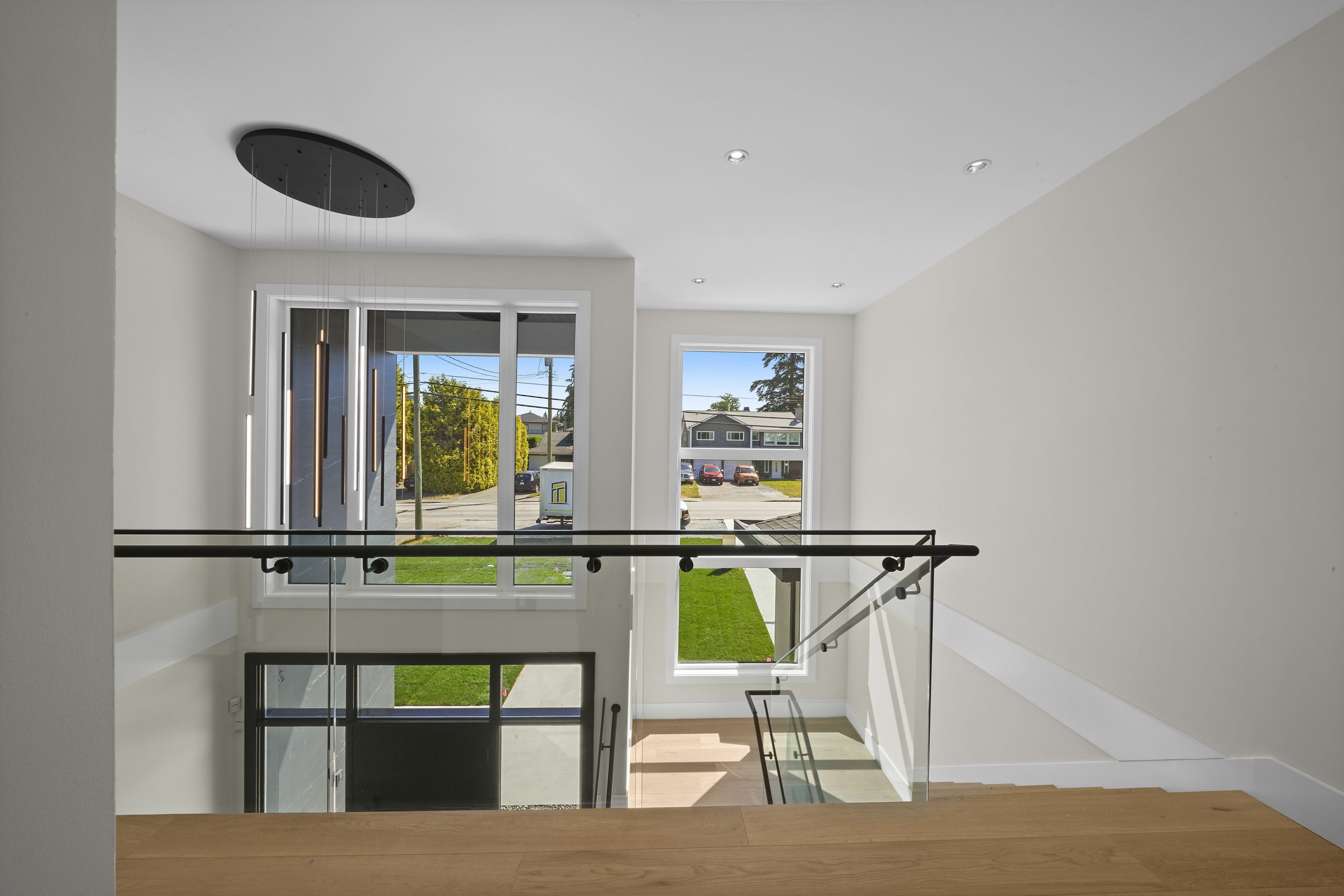 822 Poirier St. Coquitlam, BC V3J 6C1 27