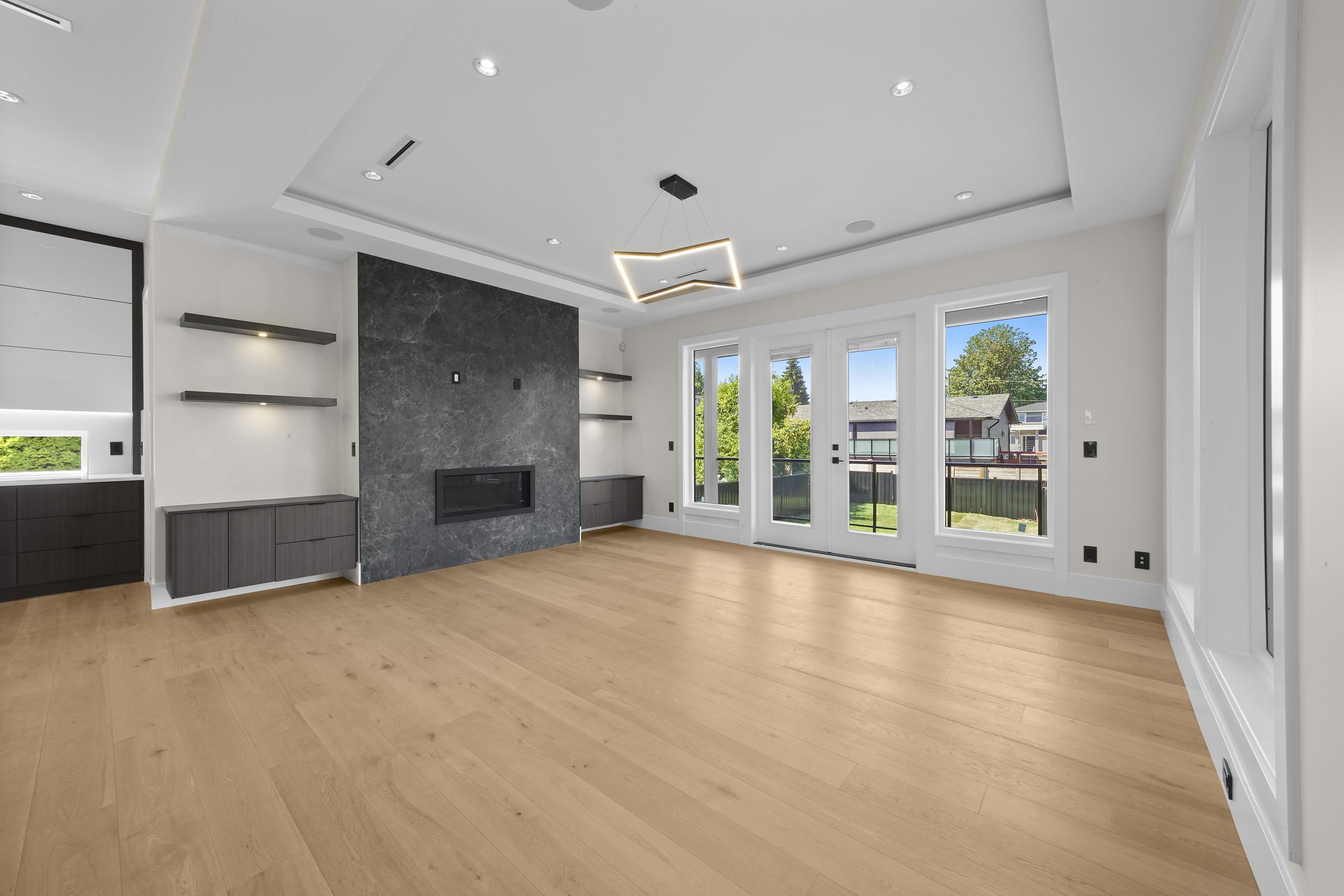822 Poirier St. Coquitlam, BC V3J 6C1 17