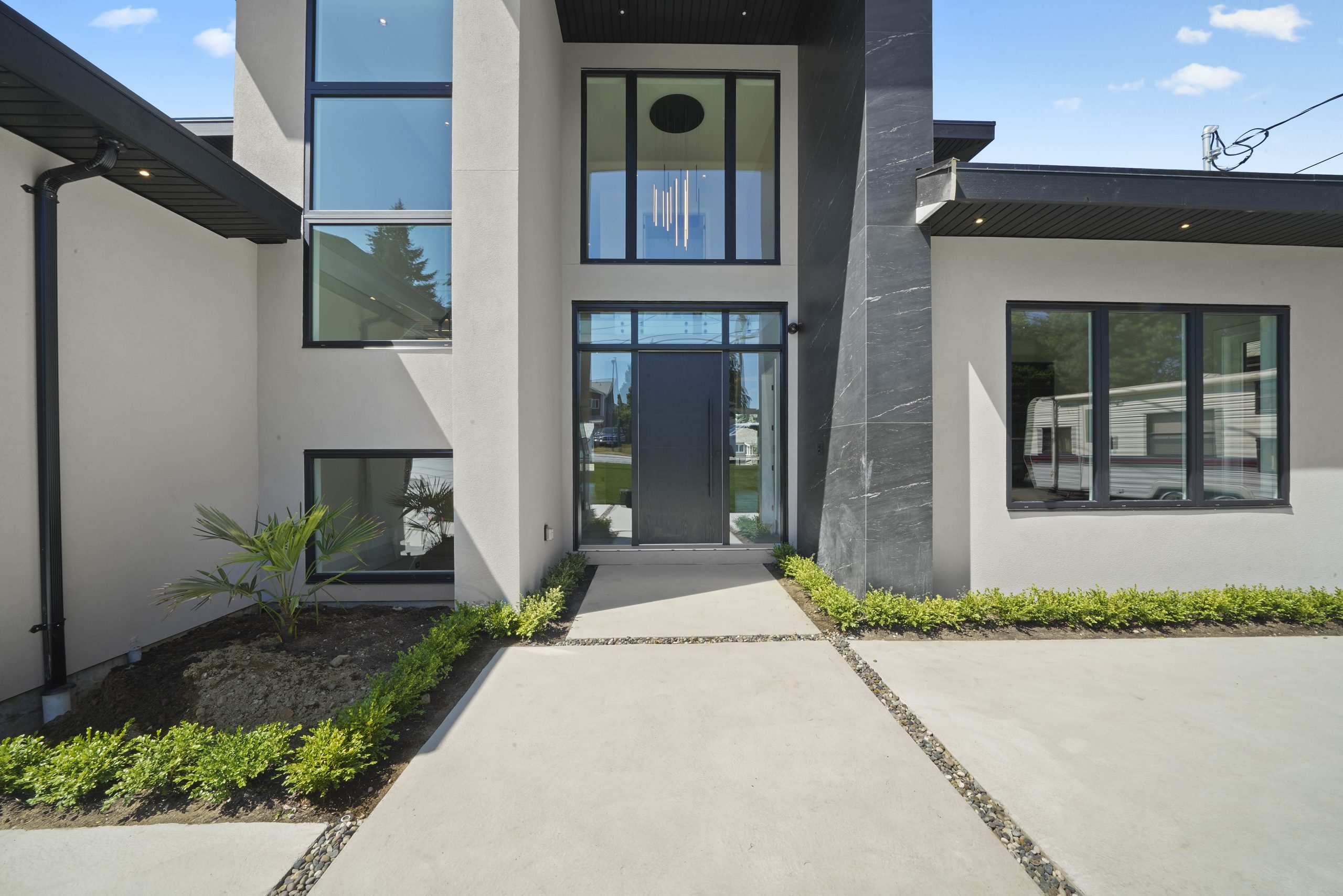 822 Poirier St. Coquitlam, BC V3J 6C1 5