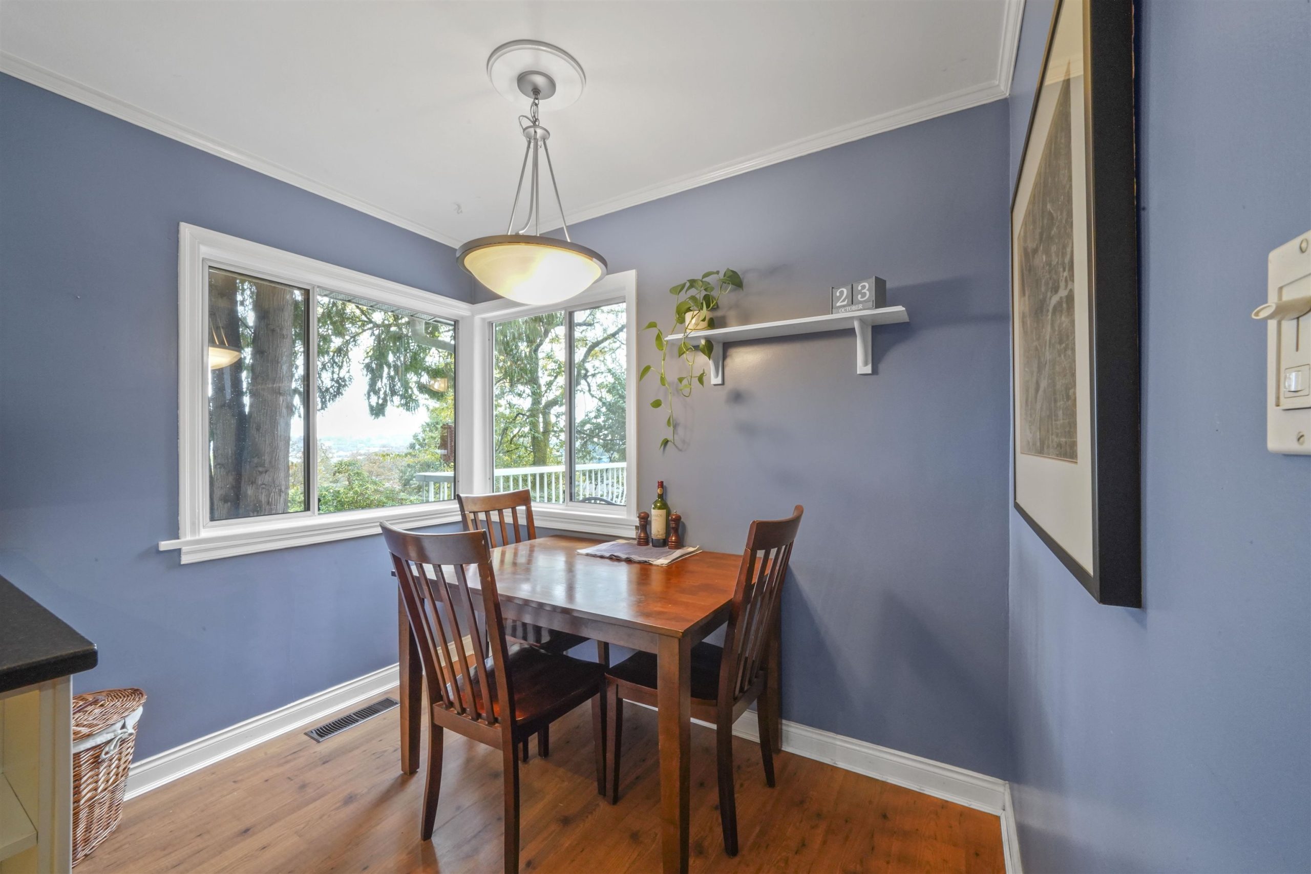 1976 HILLSIDE AVENUE 10