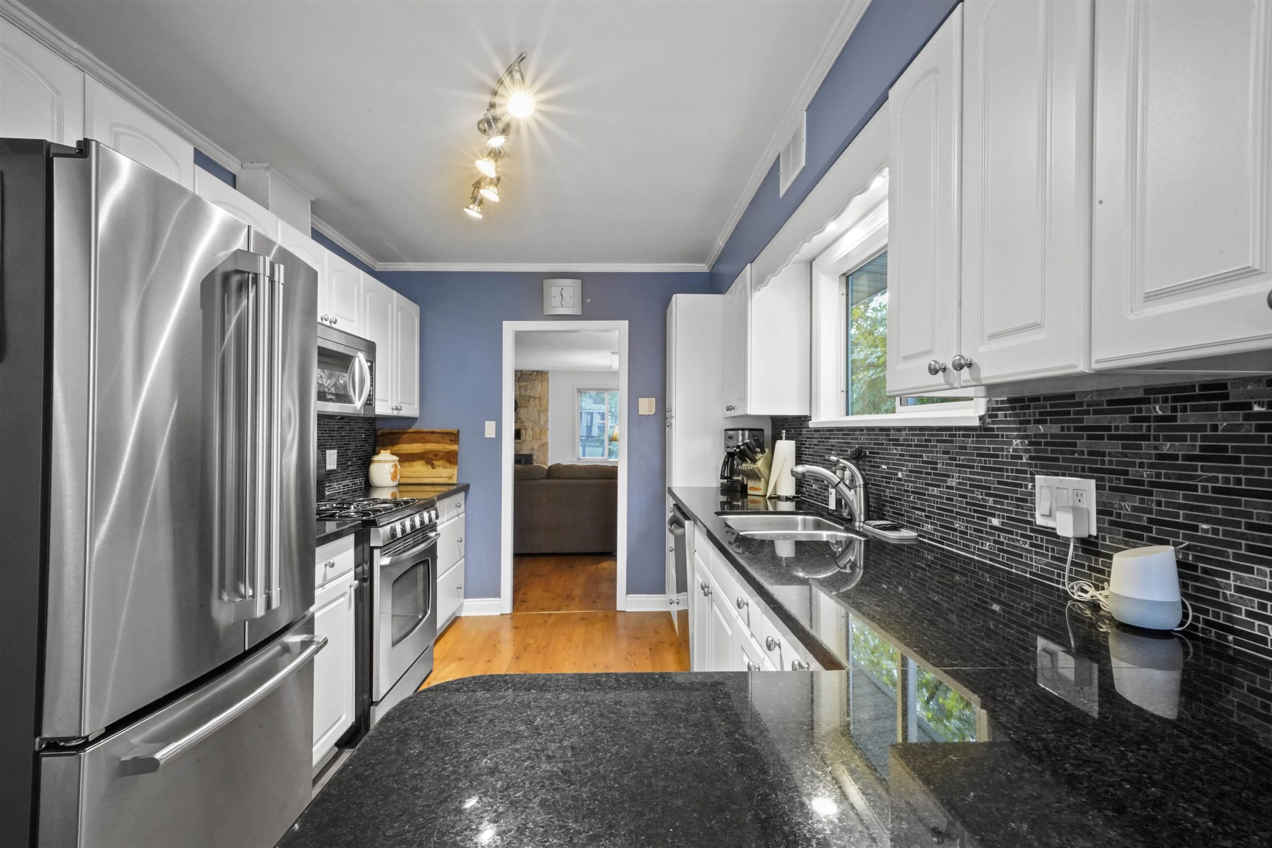 1976 HILLSIDE AVENUE 11
