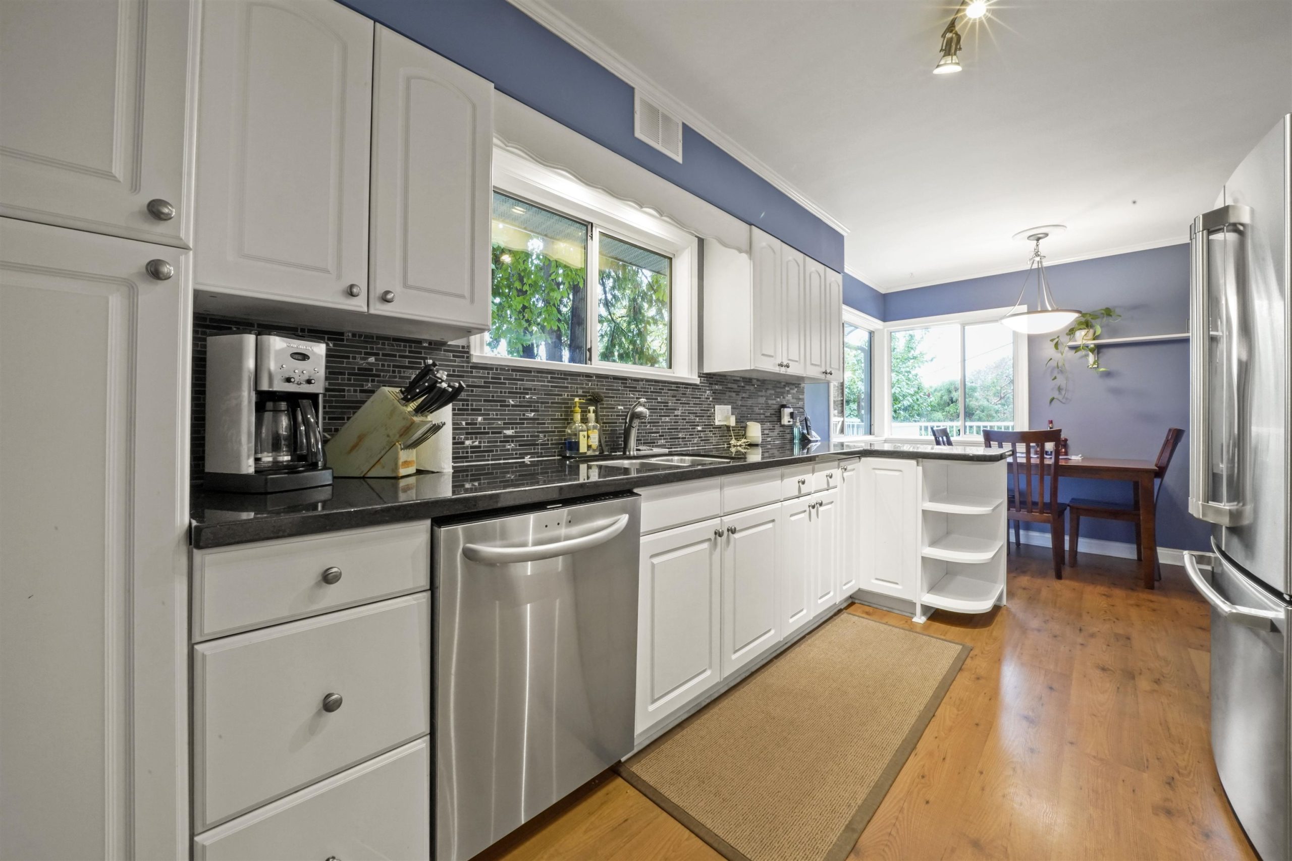 1976 HILLSIDE AVENUE 12