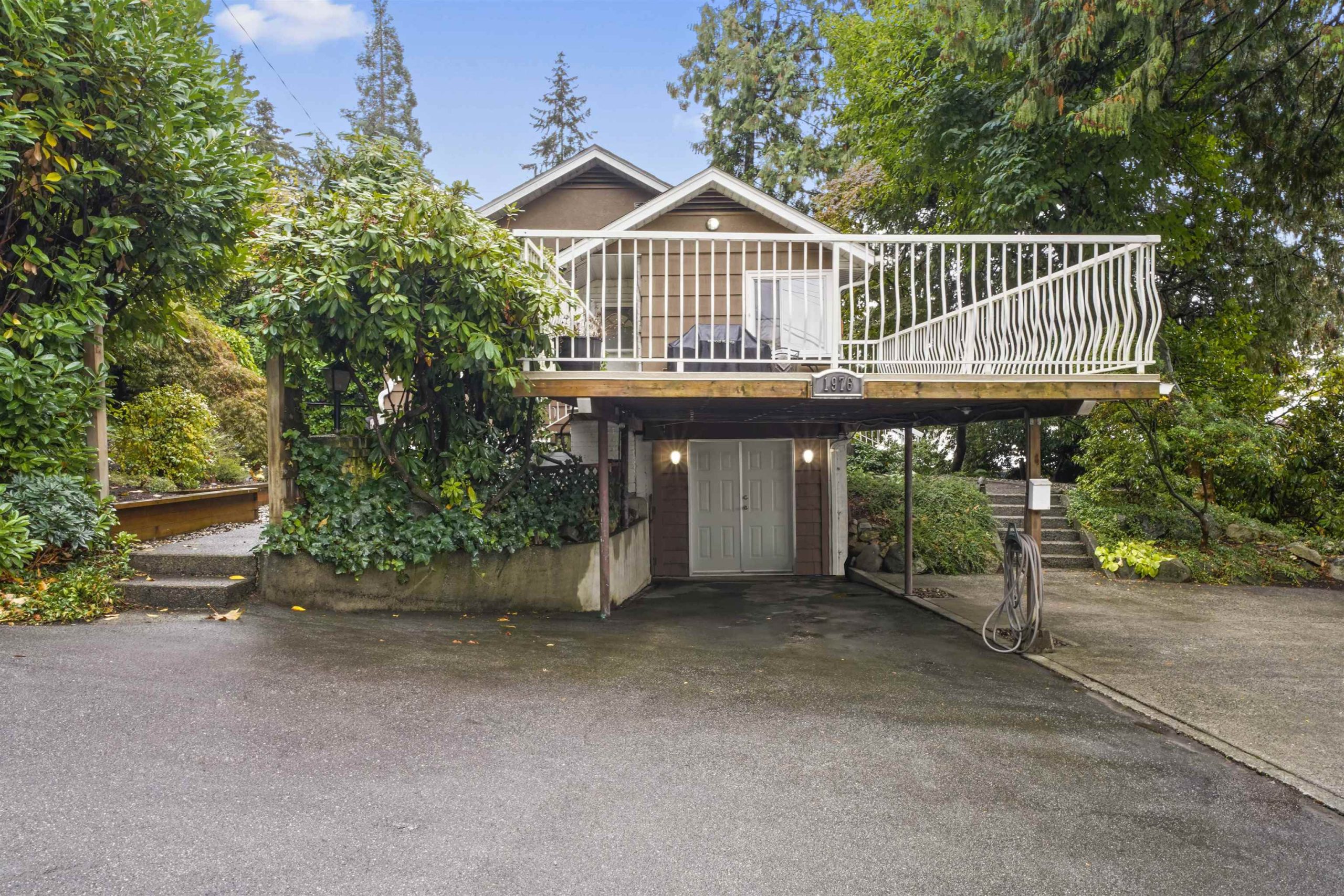 1976 HILLSIDE AVENUE 2
