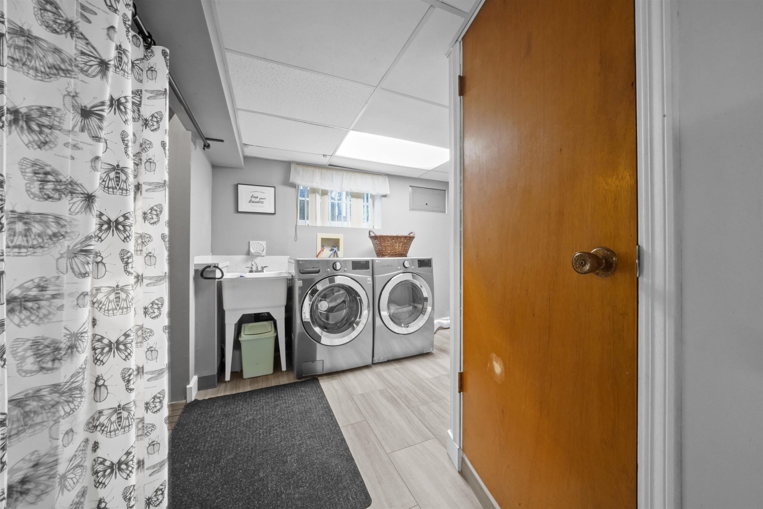 1976 HILLSIDE AVENUE 21