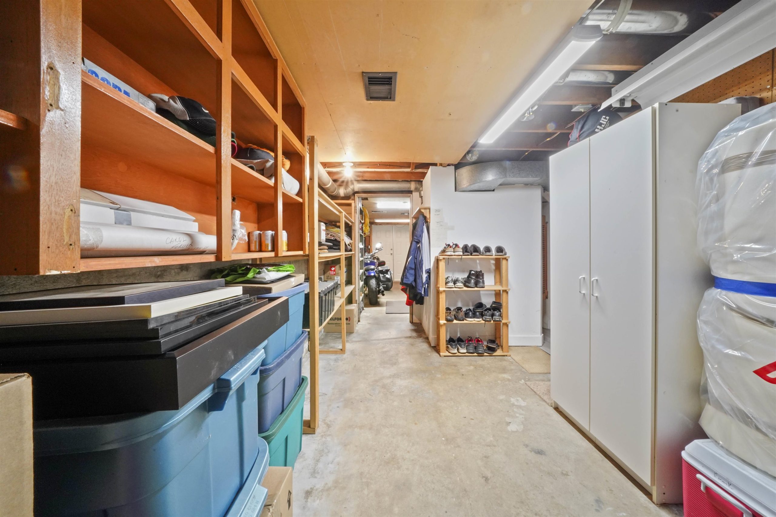 1976 HILLSIDE AVENUE 27
