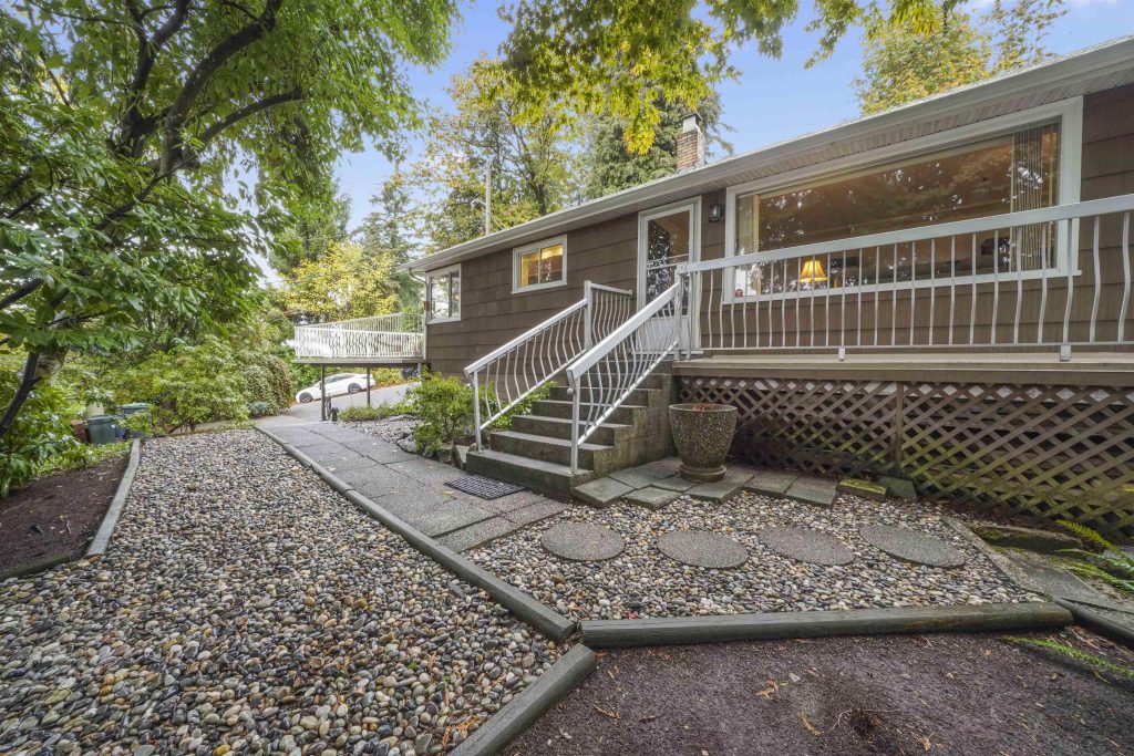 1976 HILLSIDE AVENUE