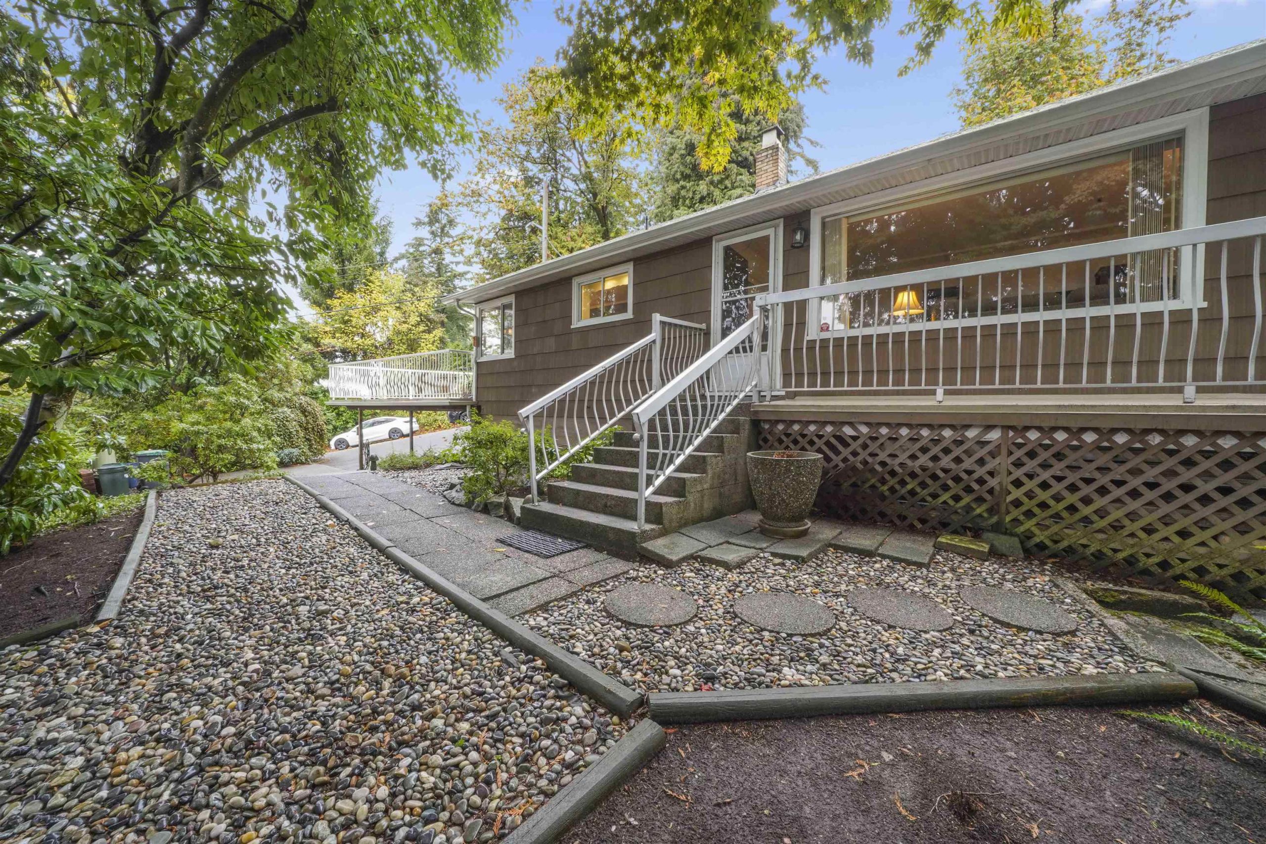 1976 HILLSIDE AVENUE 28