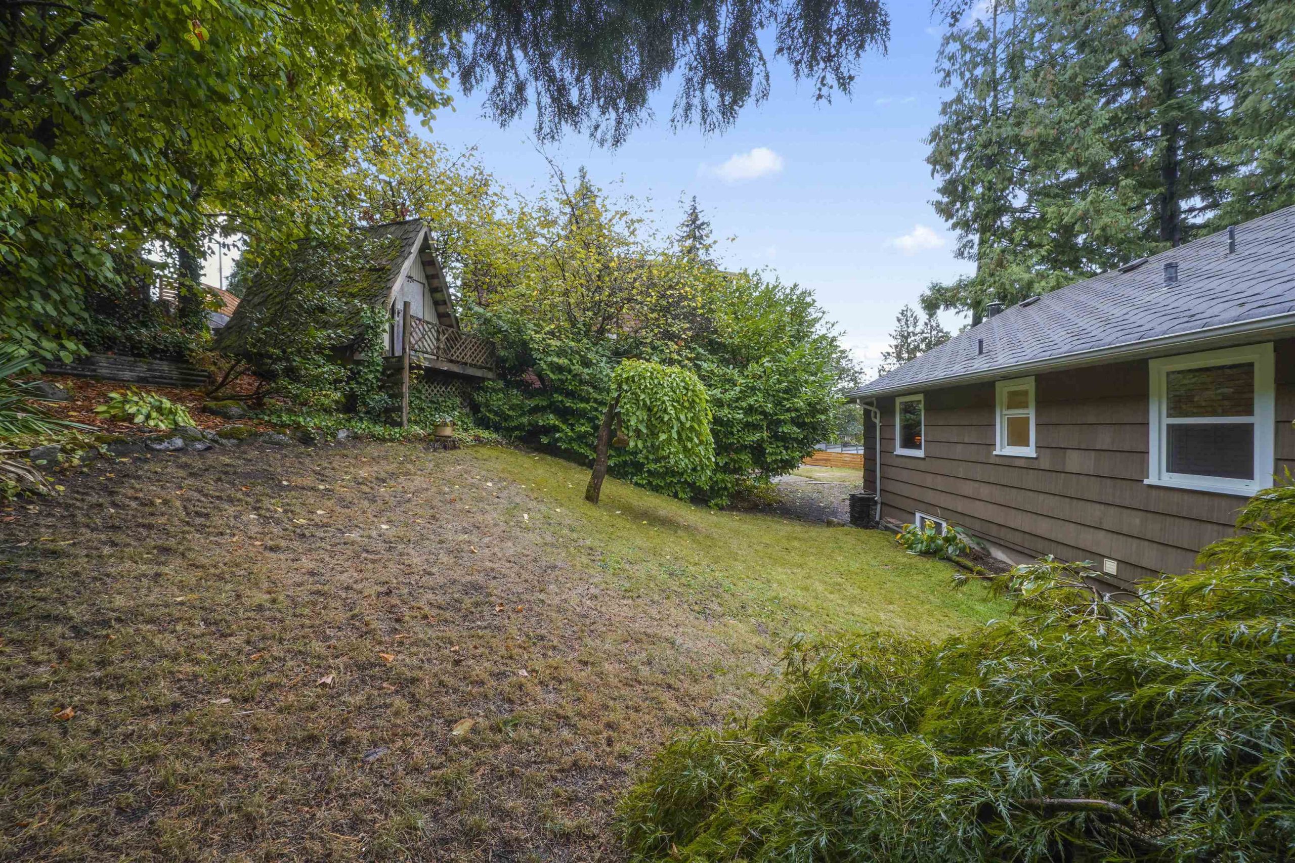 1976 HILLSIDE AVENUE 29