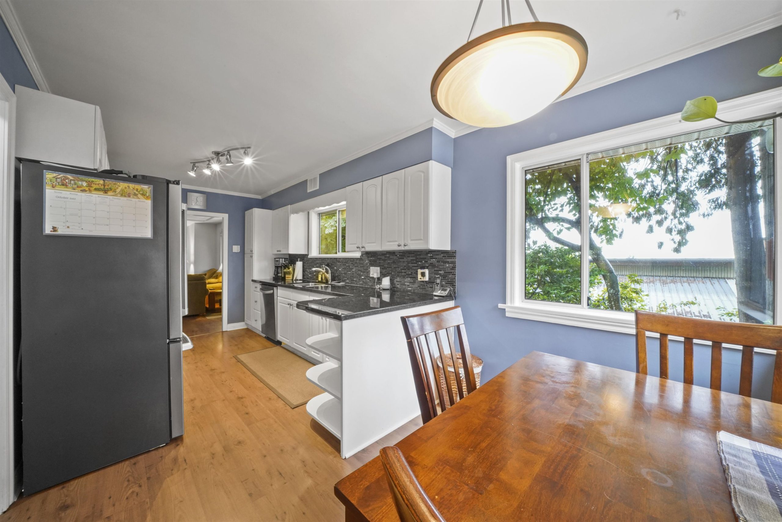 1976 HILLSIDE AVENUE 9