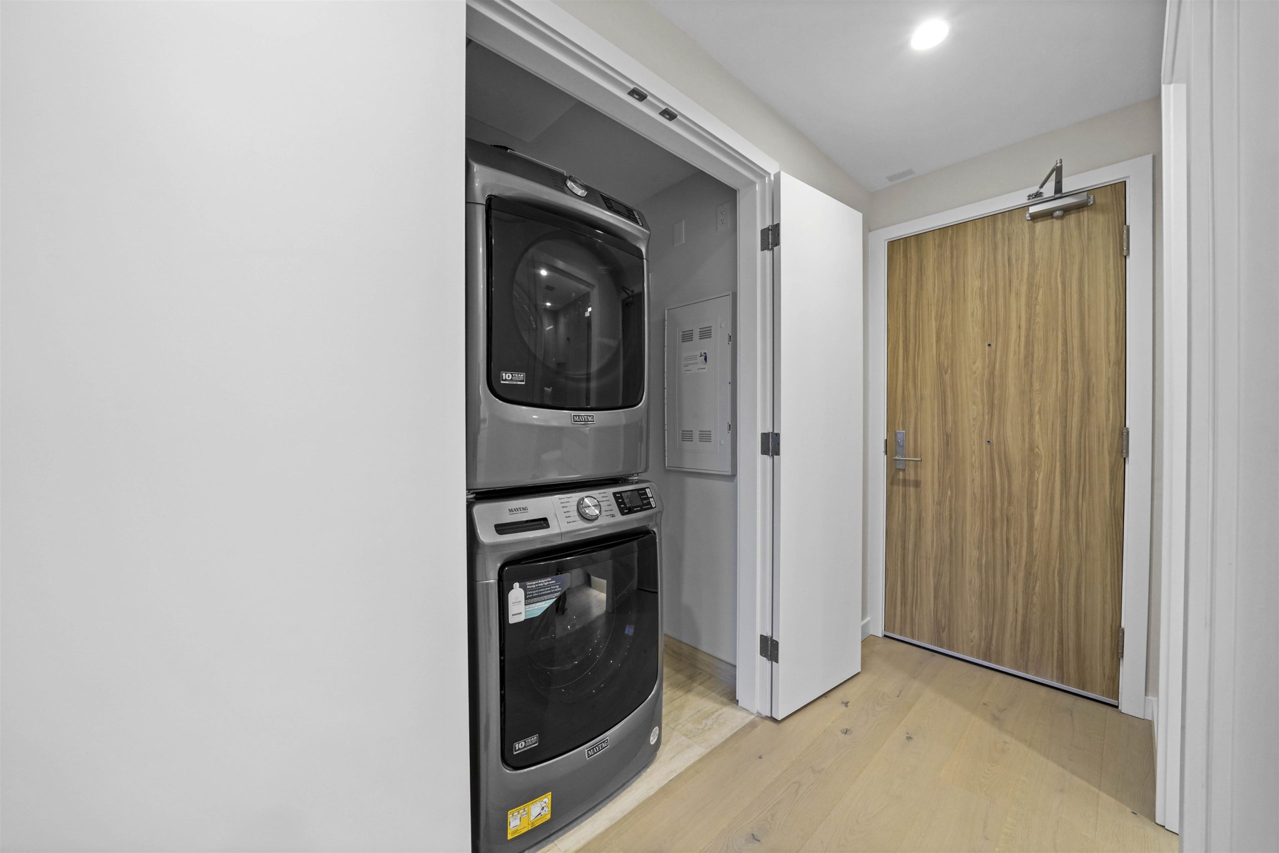 1704 7433 CAMBIE STREET 16
