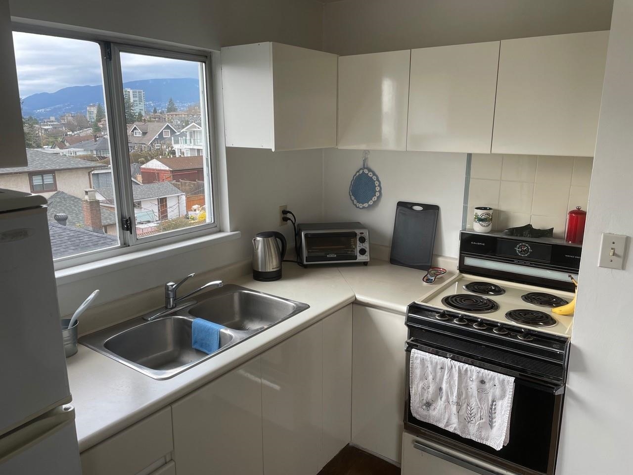 444 E 6TH STREET 10